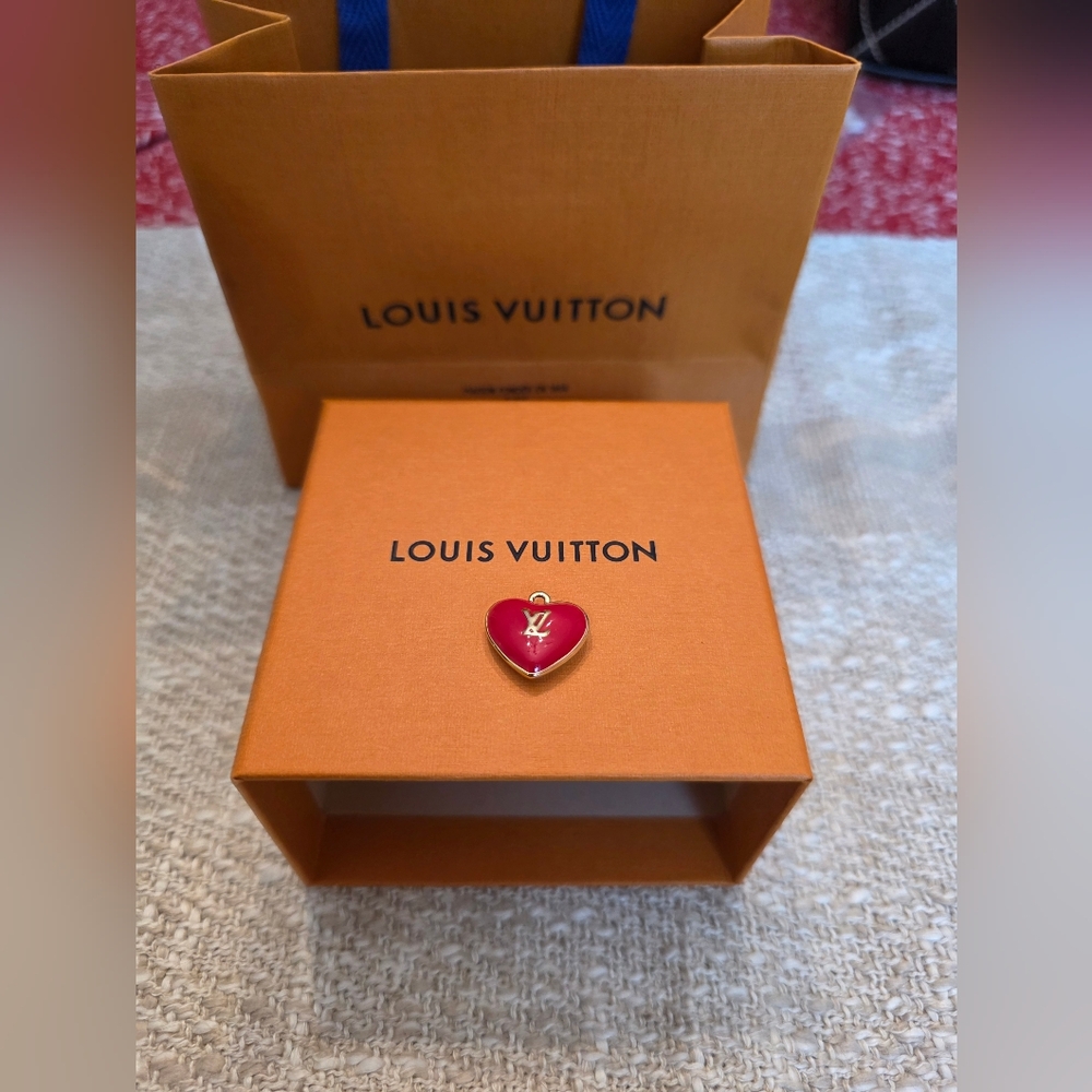 Louis Vuitton Bijoux Sac Coeur Red Heart Charm